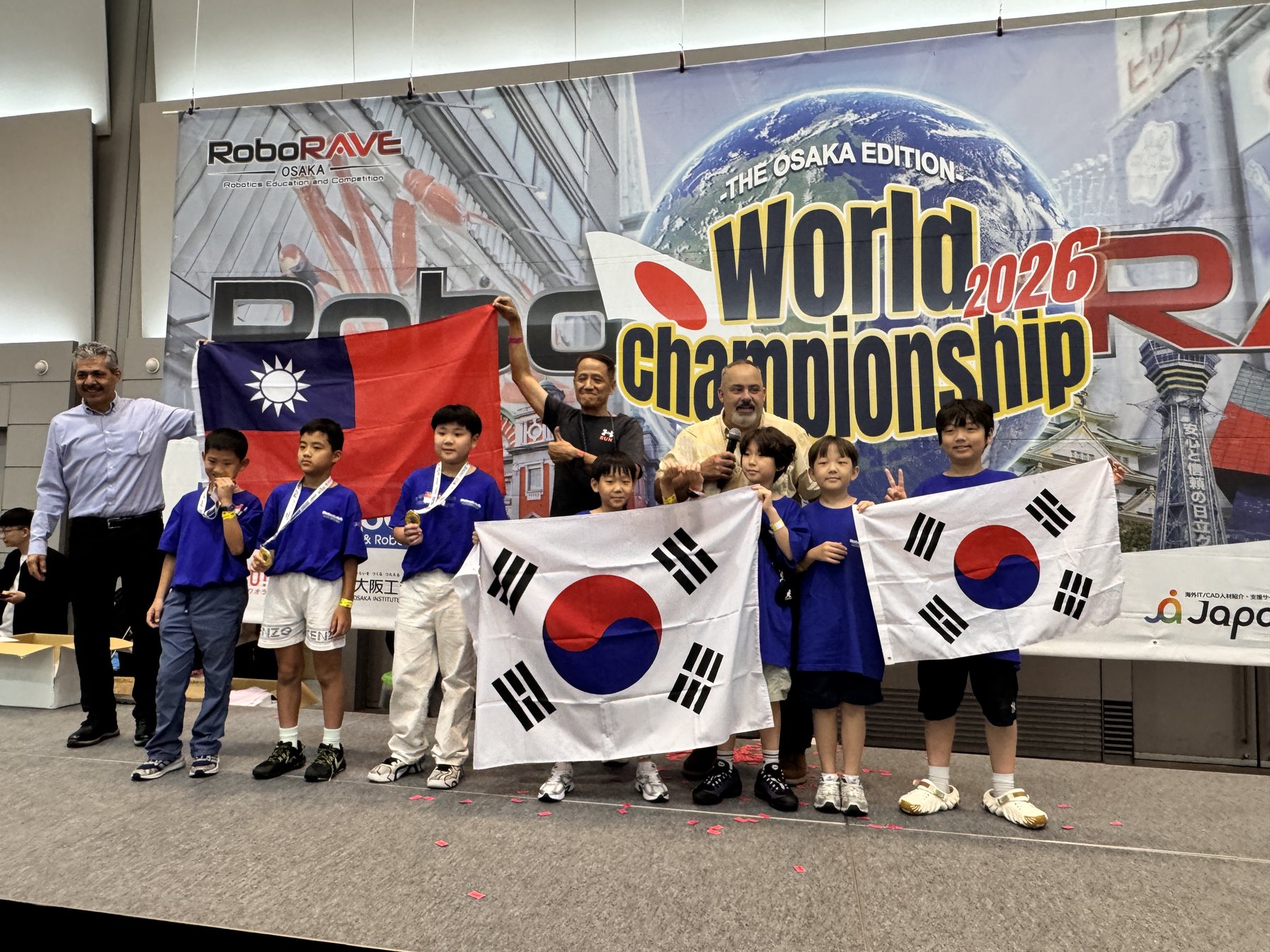 RoboRAVE OSAKA 2026 메달 수여식 - 한국 대표팀 선수들